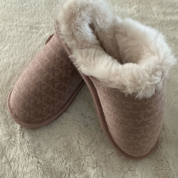 Michael Kors Women's Janis Slipper Soft - Picture 1 of 3